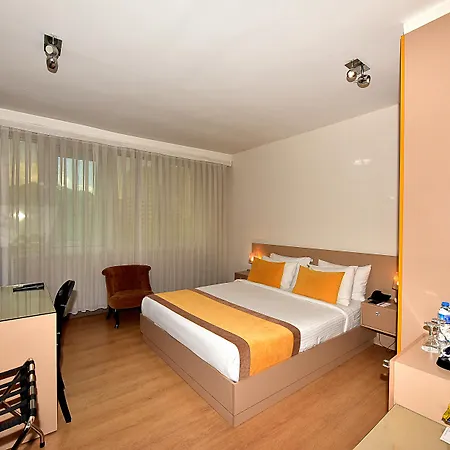 Cheya Besiktas Bosphorus Center & 3*